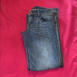 WOMENS EXPRESS JEANS WITH PLEATHER STRIP